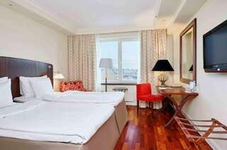 Гостиница Cosmos St. Petersburg Olympia Garden Hotel Санкт-Петербург Стандартный двухместный номер с двуспальной кроватью-1