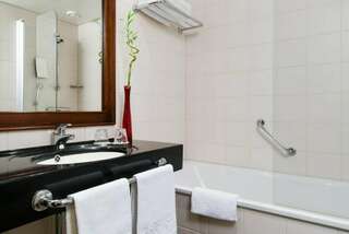 Гостиница Cosmos St. Petersburg Olympia Garden Hotel Санкт-Петербург Стандартный двухместный номер с двуспальной кроватью-3