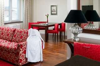 Гостиница Cosmos St. Petersburg Olympia Garden Hotel Санкт-Петербург Люкс с двуспальной кроватью-5