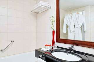 Гостиница Cosmos St. Petersburg Olympia Garden Hotel Санкт-Петербург Улучшенный двухместный номер с 2 односпальными кроватями-3